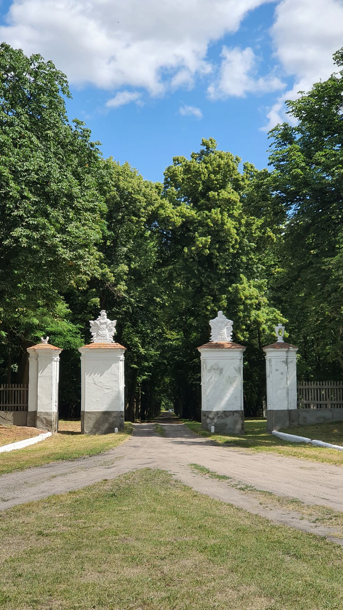 Zespół pałacowo- parkowy w Dobrojewie